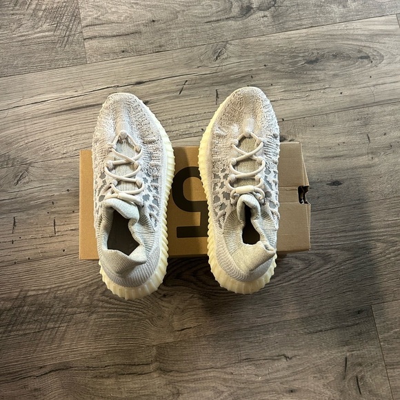 Adidas YZY 350V2 CMPCT Sneakers in Gray and Cream